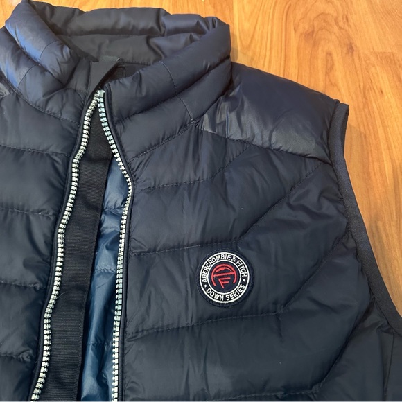 Abercrombie and Fitch Down Filled Puffer Vest with Logo - Picture 3 of 6